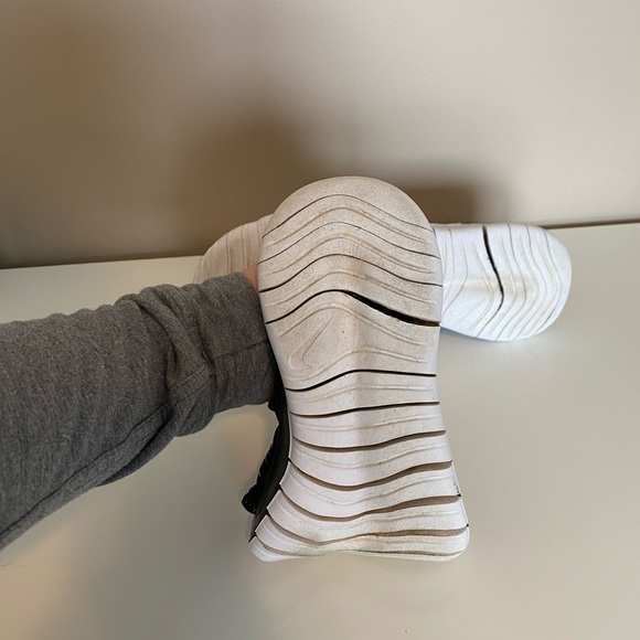 8 NIKE Natural Motion Offset Running Shoes - Picture 5 of 7